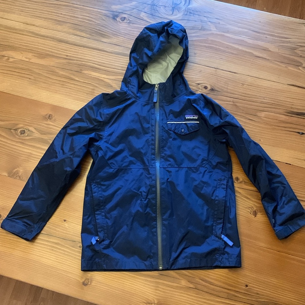 Patagonia waterproof-breathable rain jacket, VGUC, kids size Small/7-8